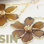 🌹【UVレジン】秋はブラウンの出番!!琥珀色のお花/ピアス/Autumn colored flower earrings made with wire