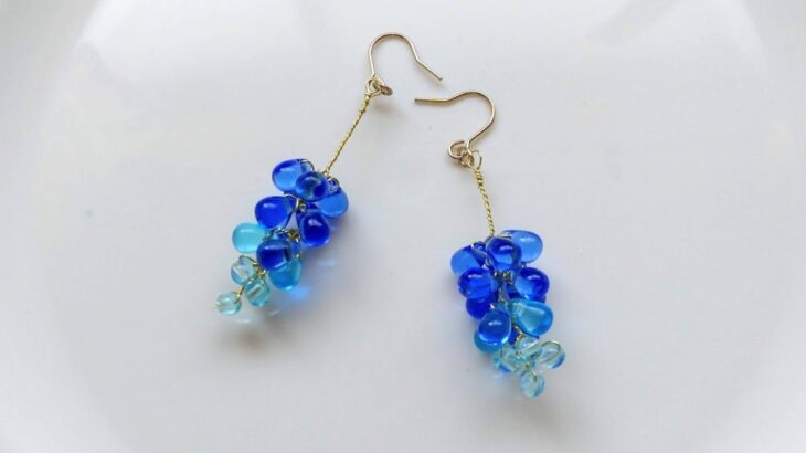 ワイヤーとビーズで作るムスカリをモチーフにしたピアス♪　How to make grape hyacinth earrings.