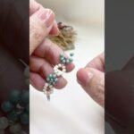 グリーンのお花が可愛いブレスレット　#ビーズアクセサリー #ビーズブレスレット #diy #ビーズブレスレット 作り方#ビーズお花#初心者向け