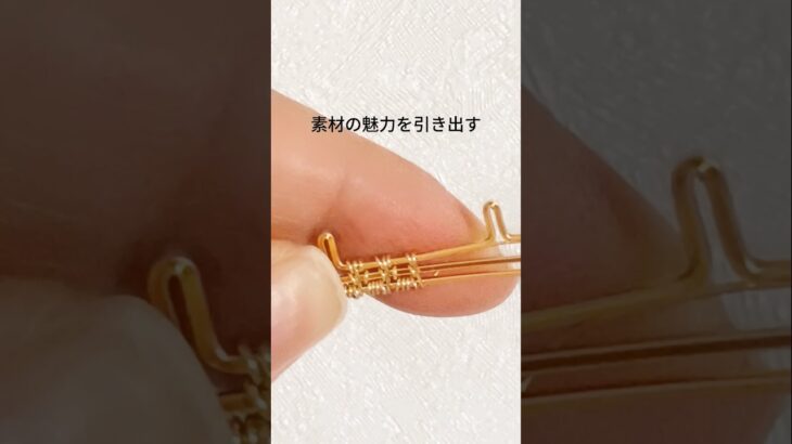 【レインボークォーツシャンデリアペンダントトップ 】ワイヤーを編み込んで枠を作り、ペンダントトップにしました。#handmade  #ワイヤーアクセサリー#ハンドメイド #クォーツ #虹